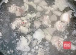 土豆香菇闷鸡腿的做法图解1