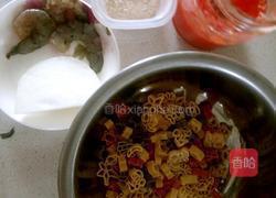 番茄酱虾仁意面（12个月以上的宝宝）的做法图解1