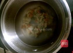 番茄酱虾仁意面（12个月以上的宝宝）的做法图解4