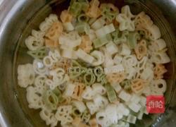 番茄酱虾仁意面（12个月以上的宝宝）的做法图解5