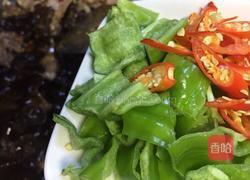 泡椒三色木耳肉片的做法图解15