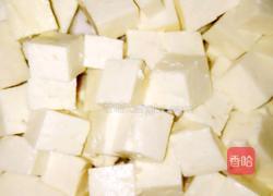 茼蒿小豆腐的做法图解2