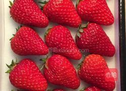 草莓冰糖的做法图解1