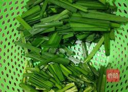 韮菜炒河虾的做法图解2