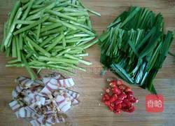 藜蒿炒腊肉的做法图解3