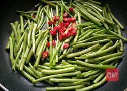 藜蒿炒腊肉的做法图解7