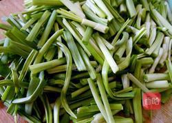 炸豆腐炒青蒜苗的做法图解2