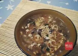 What to eat in the morning when the temperature is cooling down - a bowl of spicy and sour spicy soup and pancakes with illustrations 10