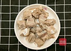 竹荪玉米排骨汤的做法图解1