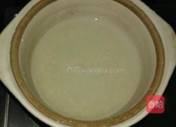 香肠煲仔饭的做法图解1