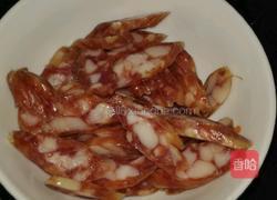 香肠煲仔饭的做法图解2