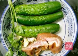 鲁菜大师蒋家常菜凉拌黄瓜耳根的做法图解1