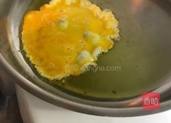 金枪鱼虾仁蛋炒饭的做法图解3