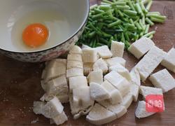 蒜苔炒馒头丁的做法图解2