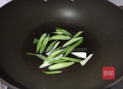 黄豆芽蒜苗炒鸡蛋的做法图解4