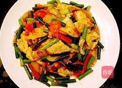 鲁菜大师蒋家常菜炒鸡蛋西红柿蒜苔的做法图解3