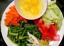 鲁菜大师蒋家常菜炒鸡蛋西红柿蒜苔的做法图解1
