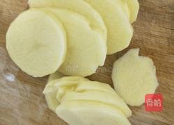 酸菜土豆冻豆腐的做法图解2