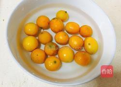 冰糖金桔蒸蛋的做法图解2