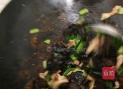 木耳小白菜肉的做法图解11