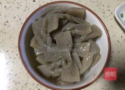 泡椒酸辣魔芋花的做法图解3