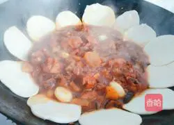 Illustration of how to make pancake chicken with biscuits 5