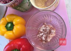 肉末彩椒面的做法图解1