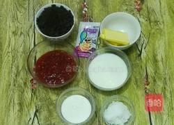 草莓酸奶慕斯的做法图解1