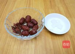 桃胶红枣银耳羹的做法图解2