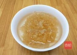 桃胶红枣银耳羹的做法图解5
