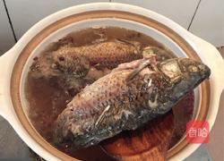 棉茵陈鲫鱼汤的做法图解6