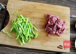 孜然青椒炒肉的做法图解2