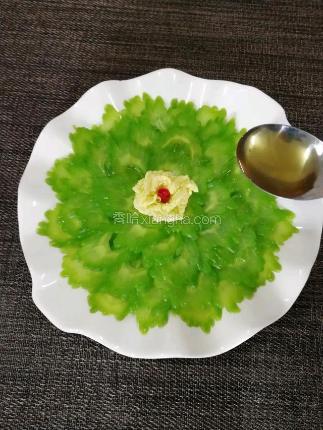 摆好后淋上蜂蜜即可