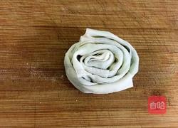 馄饨皮葱油饼的做法图解7