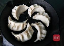 抱蛋煎饺的做法图解2