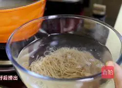 Illustration of Korean sober version of spicy cabbage cold noodles 8