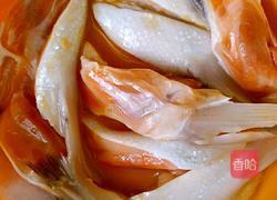 香煎三文鱼鳍的做法图解2