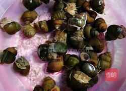 老干妈炒田螺的做法图解1