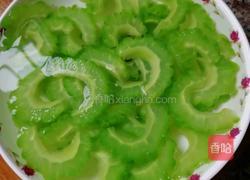 红罗卜清炒苦瓜的做法图解4