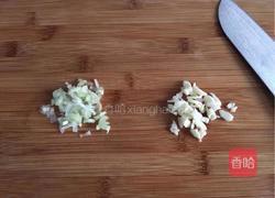 尖椒炒红肠的做法图解3