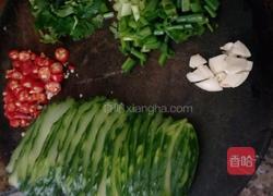 凉拌黄瓜的做法图解1