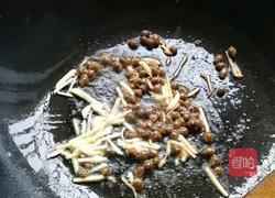 豆鼓炒酸菜的做法图解5