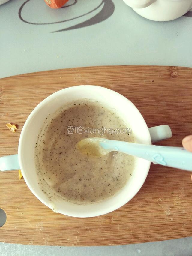 米粉加入适量温水调成糊状