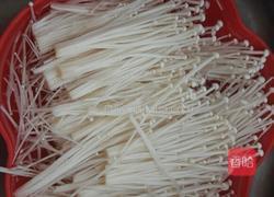 蒜蓉凉拌金针菇的做法图解1