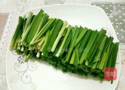 豆腐干炒韭菜的做法图解1