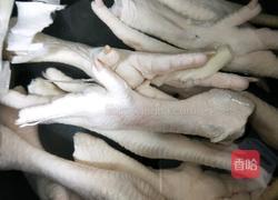 鸡爪子炖土豆的做法图解2