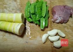 雷笋肉片炒荷兰豆的做法图解1