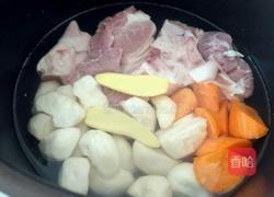 胡萝卜马蹄猪脚汤的做法图解3
