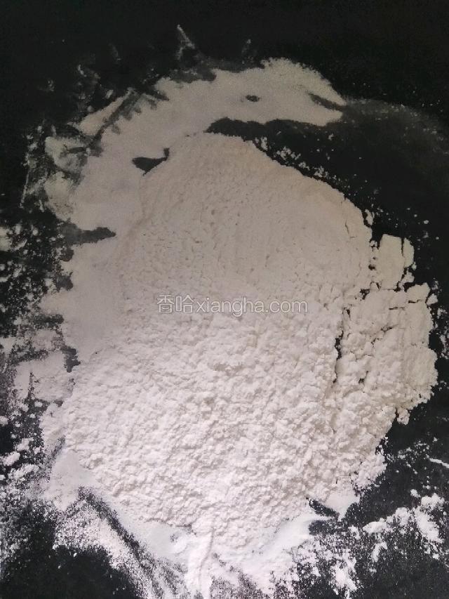 剩下的20克糯米粉炒熟备用