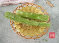 凉拌莴苣坚果的做法